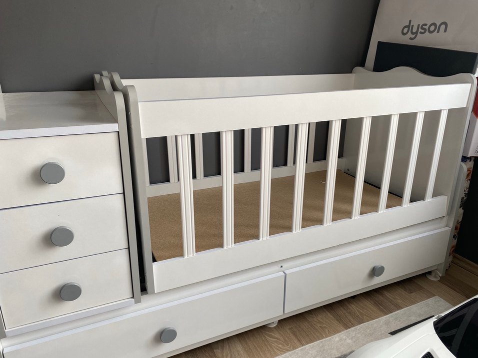 Gri Beyaz Bebek Beşiği ve Çekmeceli Dolap - Görsel 4