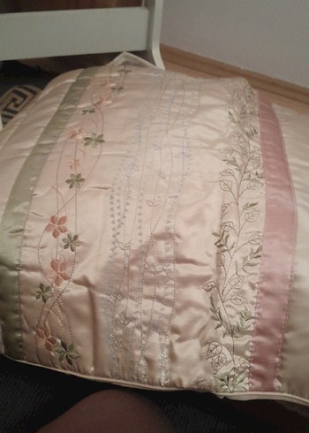 Nakışlı Bej Yatak Örtüsü - Görsel 2