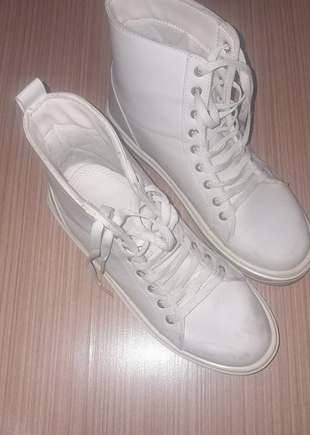 Beyaz Dolgu Topuklu Bağcıklı Kadın Spor Ayakkabı - Görsel 3