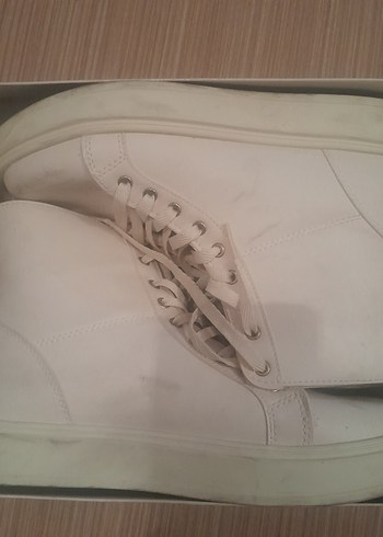 Beyaz Dolgu Topuklu Bağcıklı Kadın Spor Ayakkabı - Görsel 2