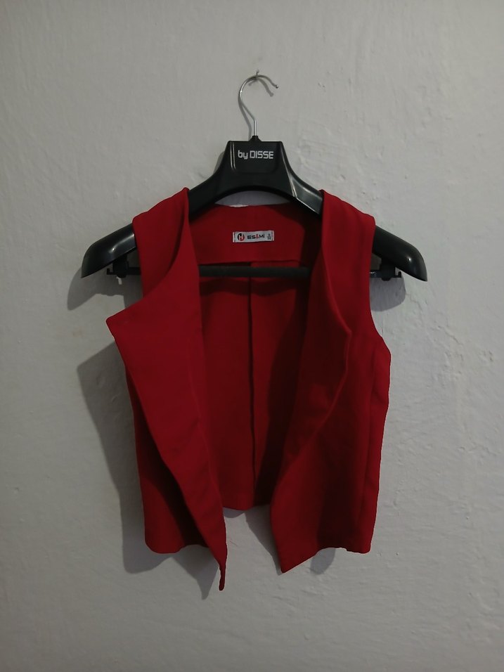 Kırmızı Düğmeli Kolsuz Mini Yelek - Görsel 2