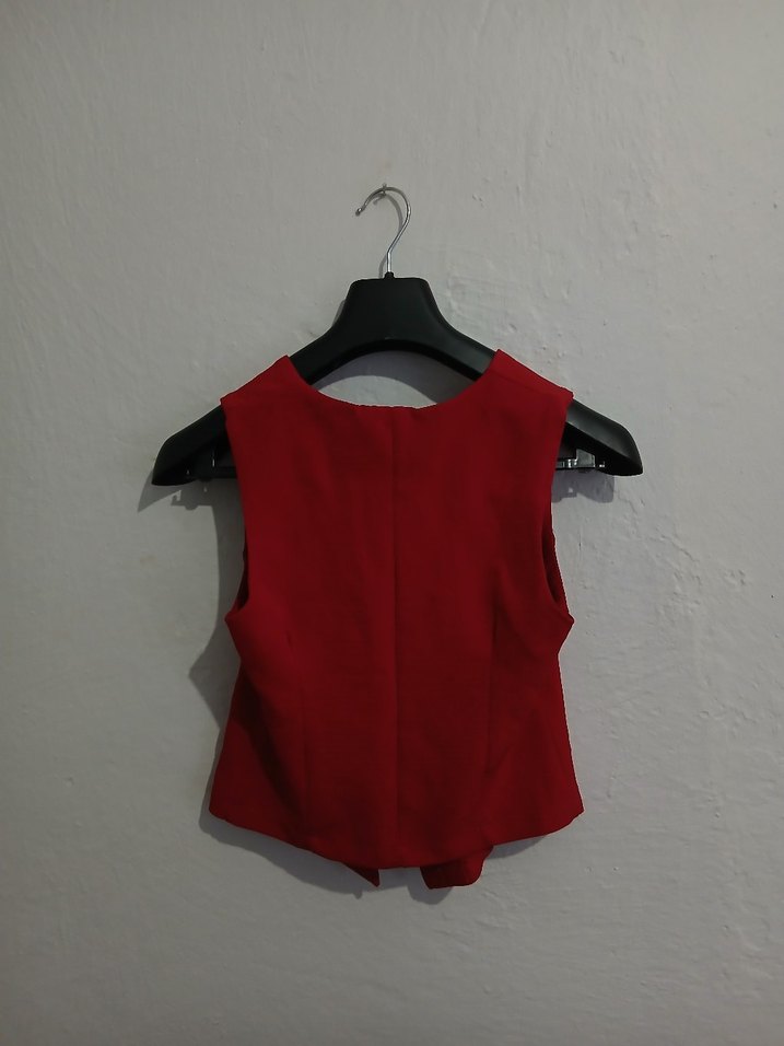 Kırmızı Düğmeli Kolsuz Mini Yelek - Görsel 3