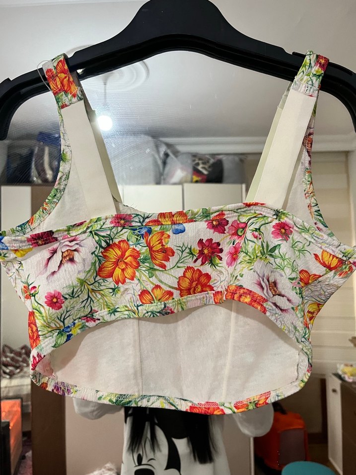 Çiçek Desenli Kısa Büstiyer - Görsel 2