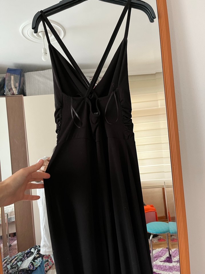 Siyah Uzun İnce Askılı Drapeli Tulum - Görsel 2