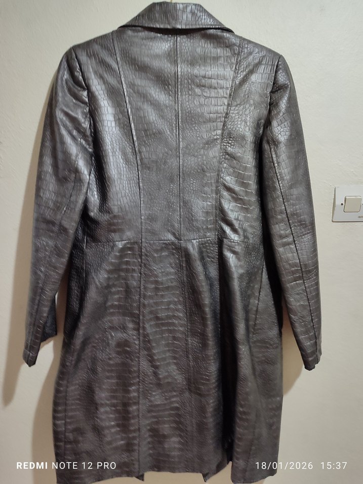 Kadın Gri Deri Yılan Desenli Kemerli Ceket - Görsel 2