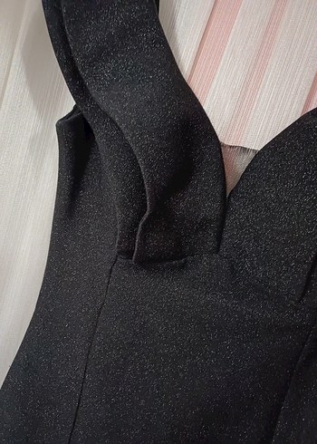 Siyah V Yakalı Volanlı Midi Elbise - Görsel 2