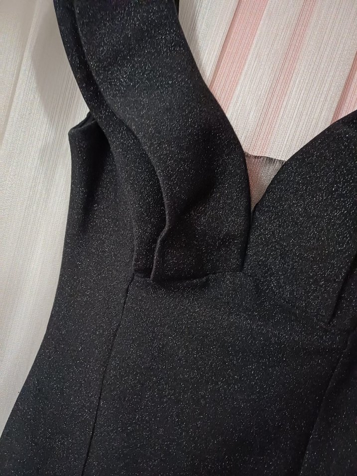 Siyah V Yakalı Volanlı Midi Elbise - Görsel 2