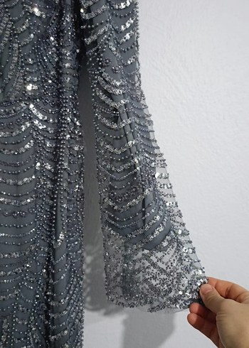 Gri Yılan Desenli Uzun Drapeli Abiye Elbise - Görsel 3