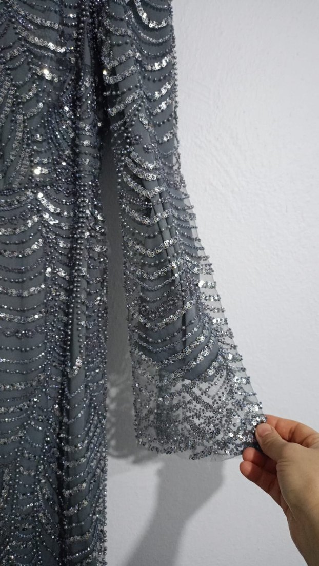 Gri Yılan Desenli Uzun Drapeli Abiye Elbise - Görsel 3