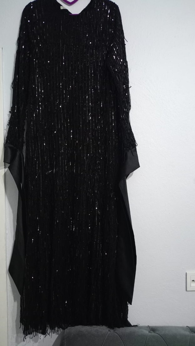 Siyah Nakışlı Uzun Drapeli Gece Elbisesi - Görsel 2