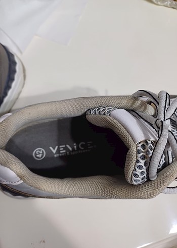 Gri Yılan Desenli Dolgu Topuklu Spor Ayakkabı - Görsel 2