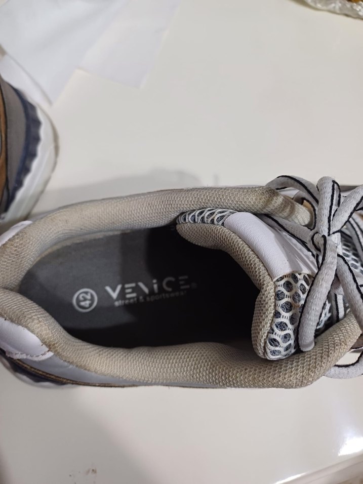 Gri Yılan Desenli Dolgu Topuklu Spor Ayakkabı - Görsel 2