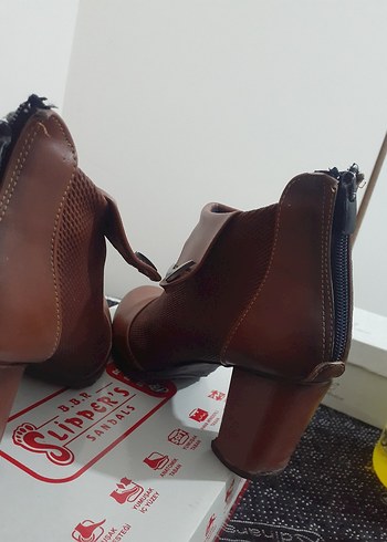 Kahverengi Deri Tokalı Kadın Bot - Görsel 3