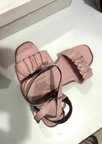 Pembe Fırfırlı Kadın Blok Topuklu Sandalet - Görsel 3