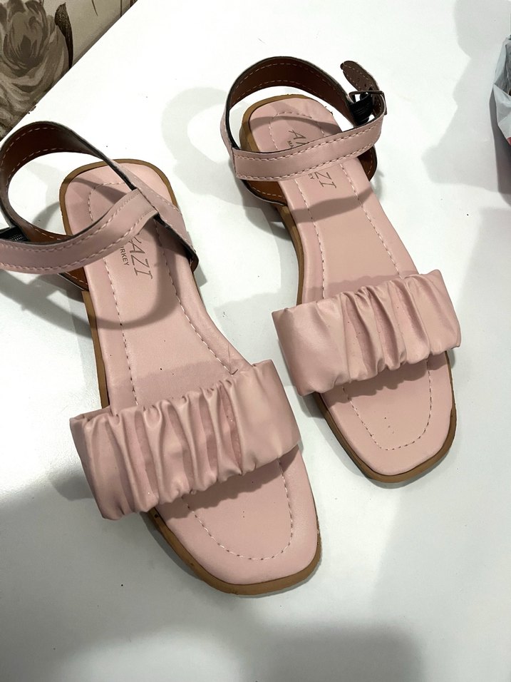 Pembe Fırfırlı Kadın Blok Topuklu Sandalet - Görsel 2