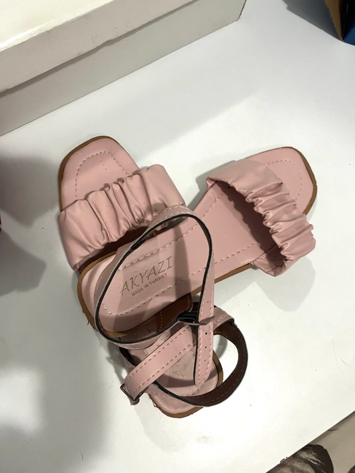 Pembe Fırfırlı Kadın Blok Topuklu Sandalet - Görsel 3