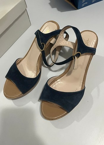 Bej Siyah Tokalı Dolgu Topuklu Kadın Ayakkabı - Görsel 3