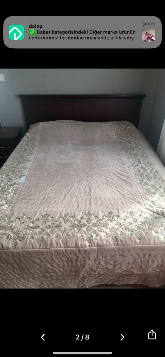 İşlemeli Bej Parlak Yatak Örtüsü - Görsel 3