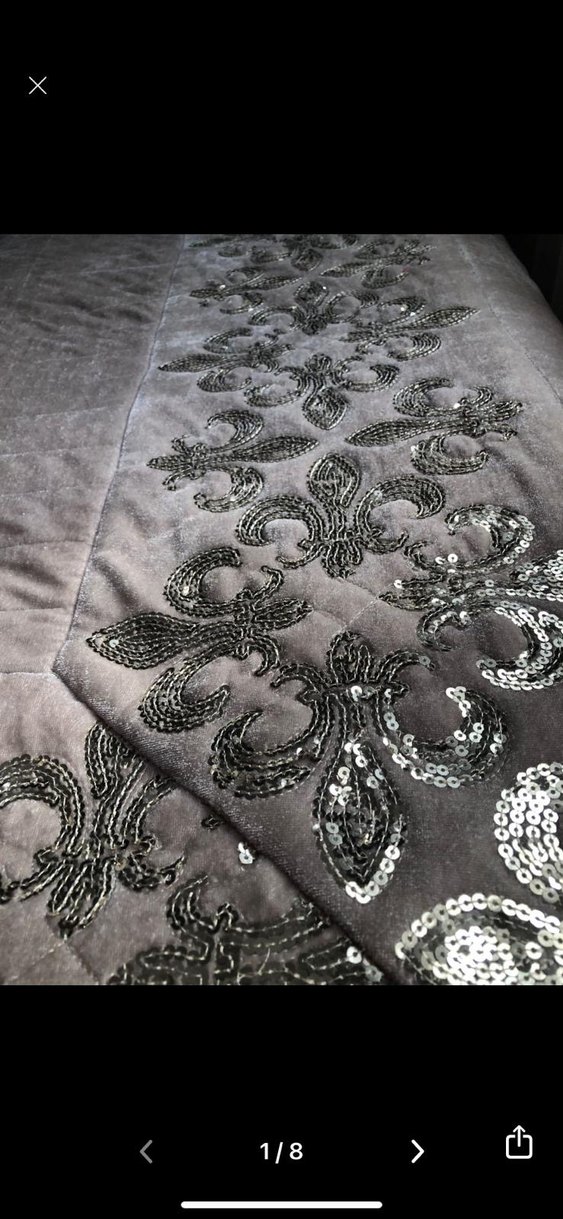 İşlemeli Bej Parlak Yatak Örtüsü - Görsel 2