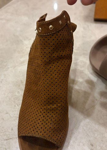 Kahverengi Süet Tokalı Topuklu Sandalet - Görsel 5