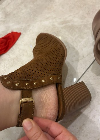 Kahverengi Süet Tokalı Topuklu Sandalet - Görsel 3