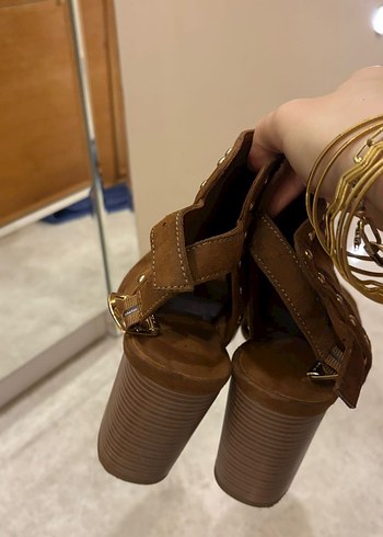 Kahverengi Süet Tokalı Topuklu Sandalet - Görsel 6