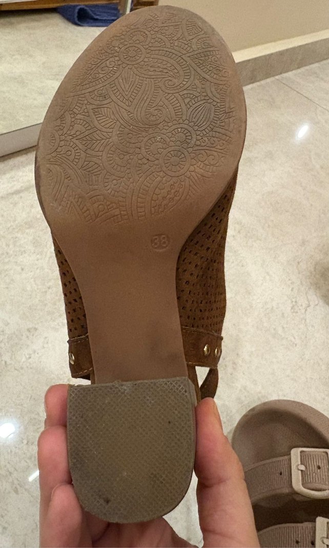 Kahverengi Süet Tokalı Topuklu Sandalet - Görsel 4