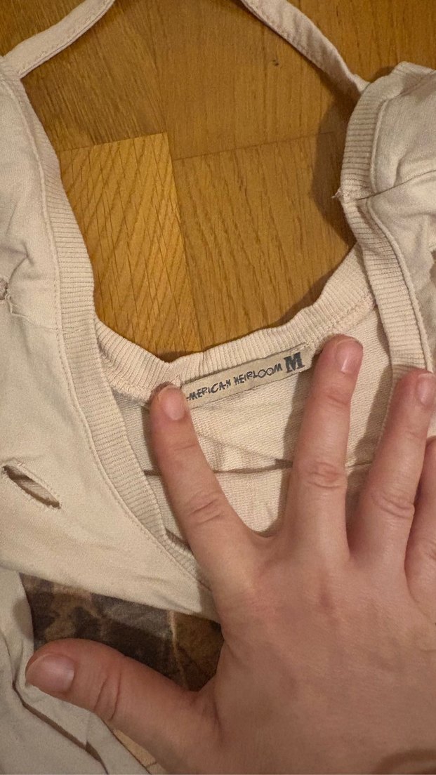 Uzun Kollu Baskılı yırtık model Tişört - Görsel 2