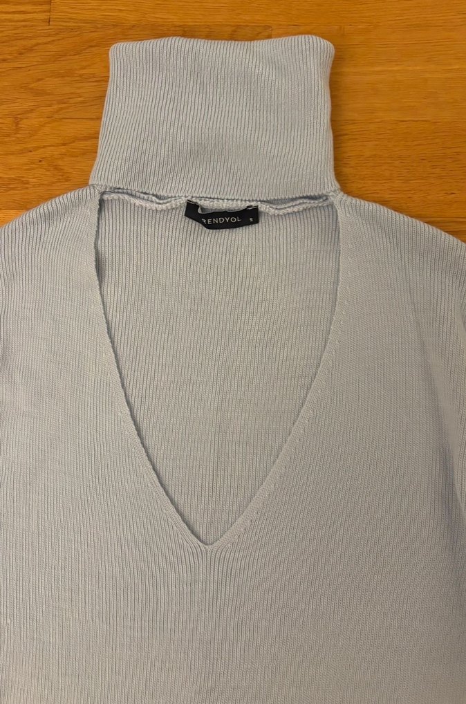 Buz mavisi boğazlı elbise - Görsel 3