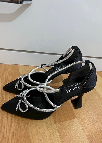 Siyah Taşlı Topuklu Ayakkabı - Görsel 2