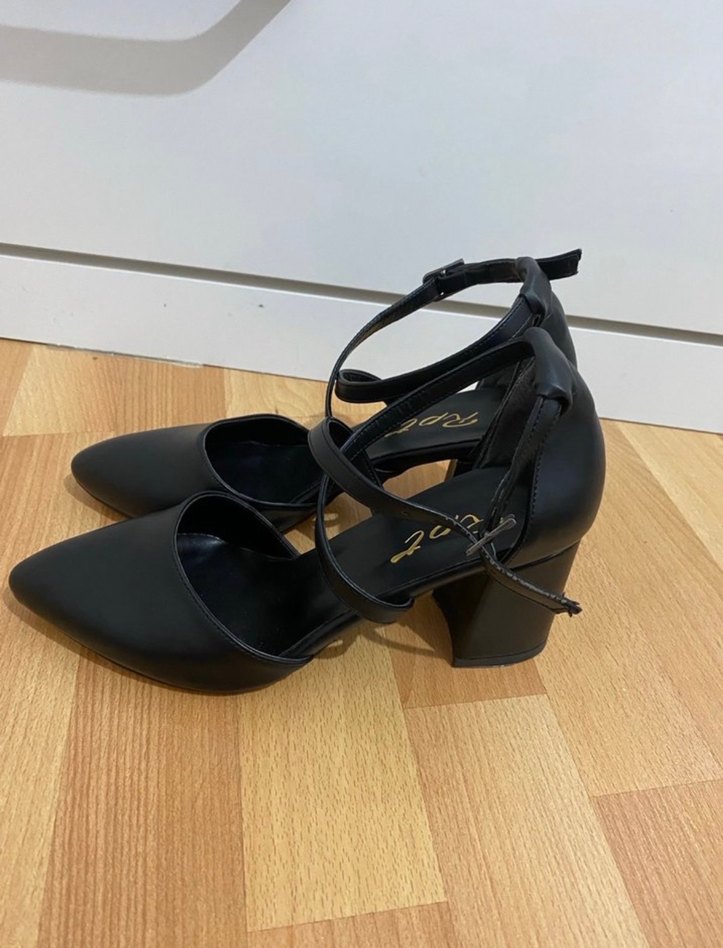 Siyah topuklu ayakkabı - Görsel 2