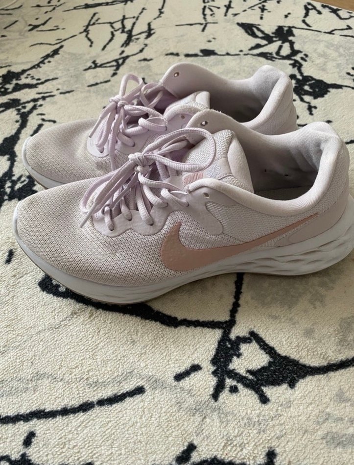 Pembe Nike Spor Ayakkabı - Görsel 5