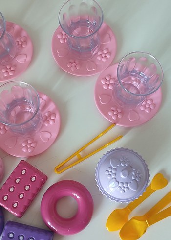 Pembe Çiçekli Pop Kültür Bardak Altlıkları - Görsel 2