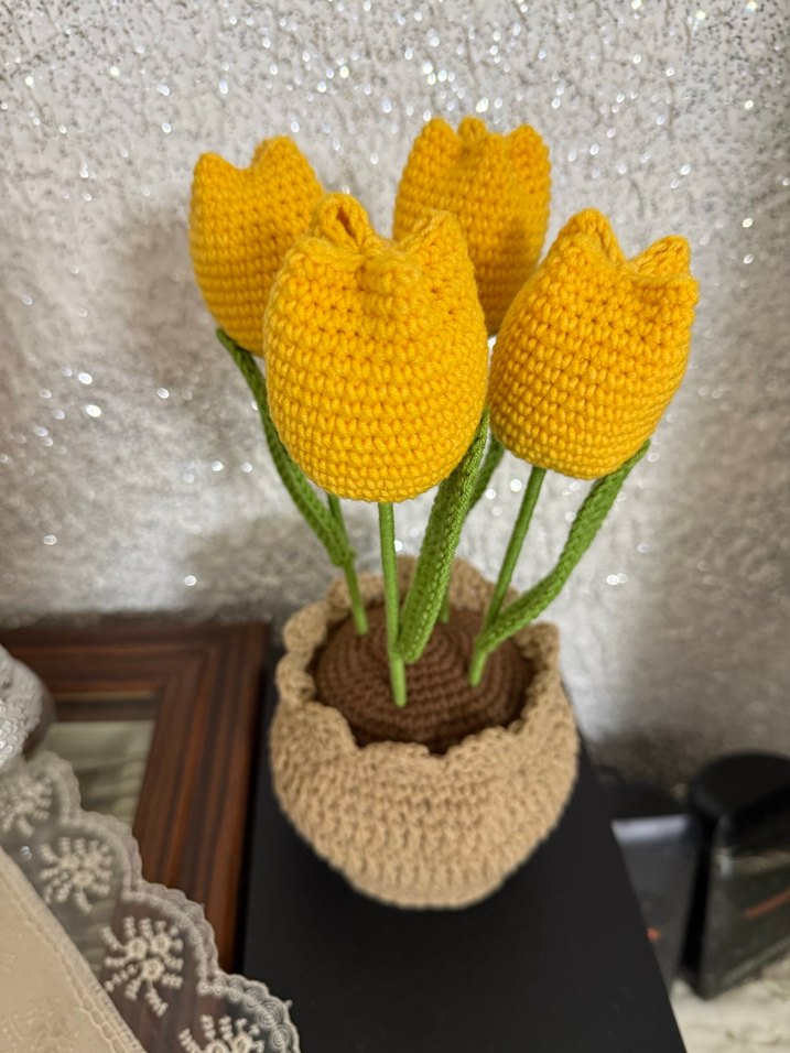 El Örgüsü saksıda 4 adet sarı lale - Görsel 4