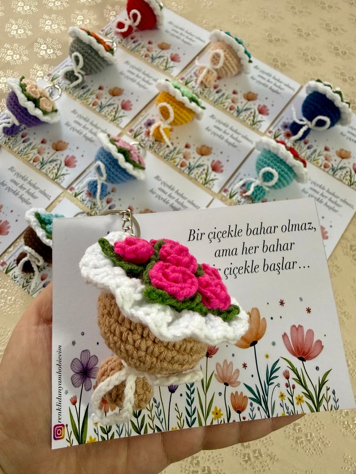 Örgü renkli Gül buketi Anahtarlık - Görsel 2