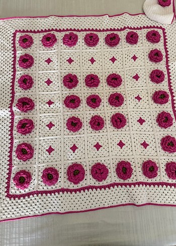 Nakışlı Beyaz Örgü Bebek Bere Seti - Görsel 4