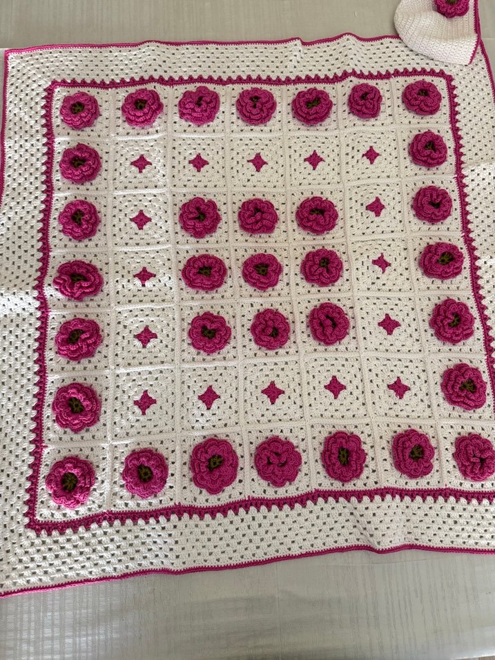 Nakışlı Beyaz Örgü Bebek Bere Seti - Görsel 4