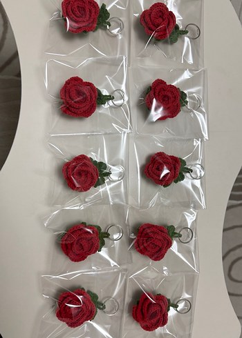 Kırmızı Örgü Gül Anahtarlık - Görsel 4