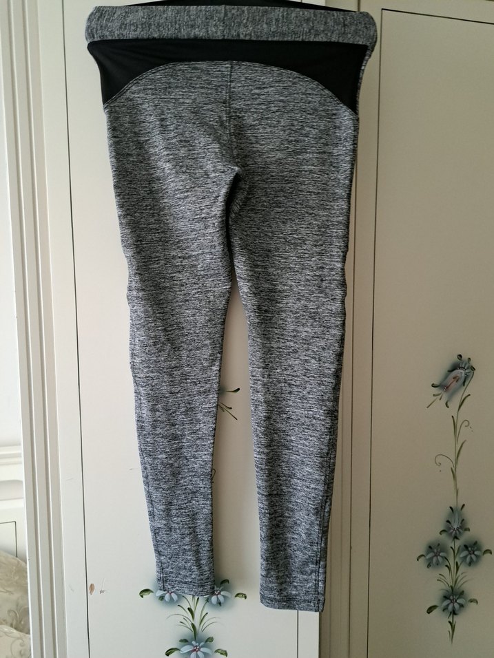 Gri Spor Kadın Tayt, Esnek ve Rahat - Görsel 2