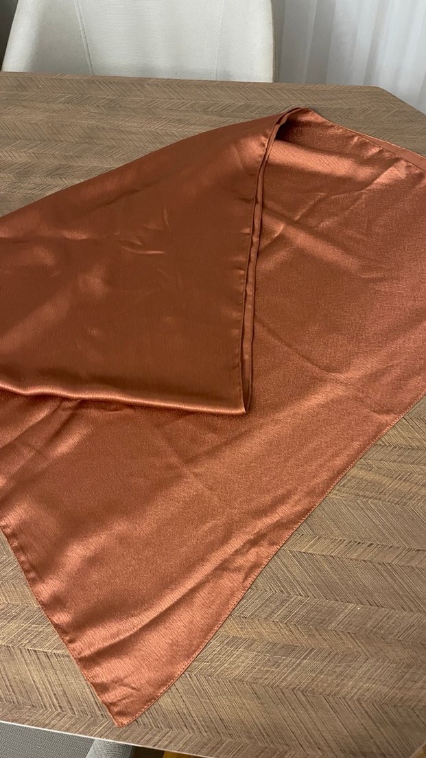 Parlak Kahverengi Kadın Saten Şal - Görsel 4