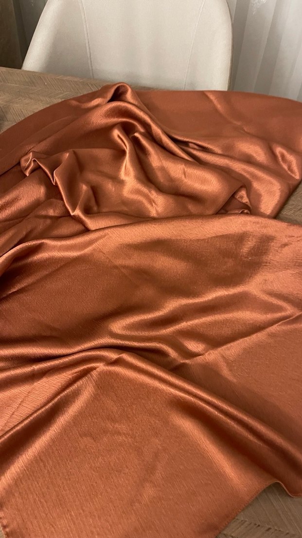 Parlak Kahverengi Kadın Saten Şal - Görsel 2