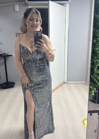 Gri Yılan Desenli Payetli Uzun Abiye Elbise - Görsel 2