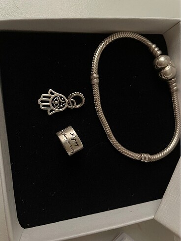 Beden Pandora +charm