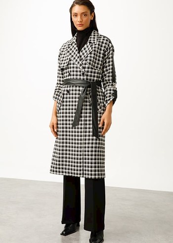 Modailgi Kemer Detaylı Siyah Beyaz Ekose Desenli Trençkot - Görsel 2