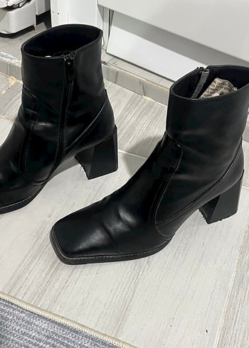 Diğer Sik Siyah Kare Burunlu Topuklu Bot