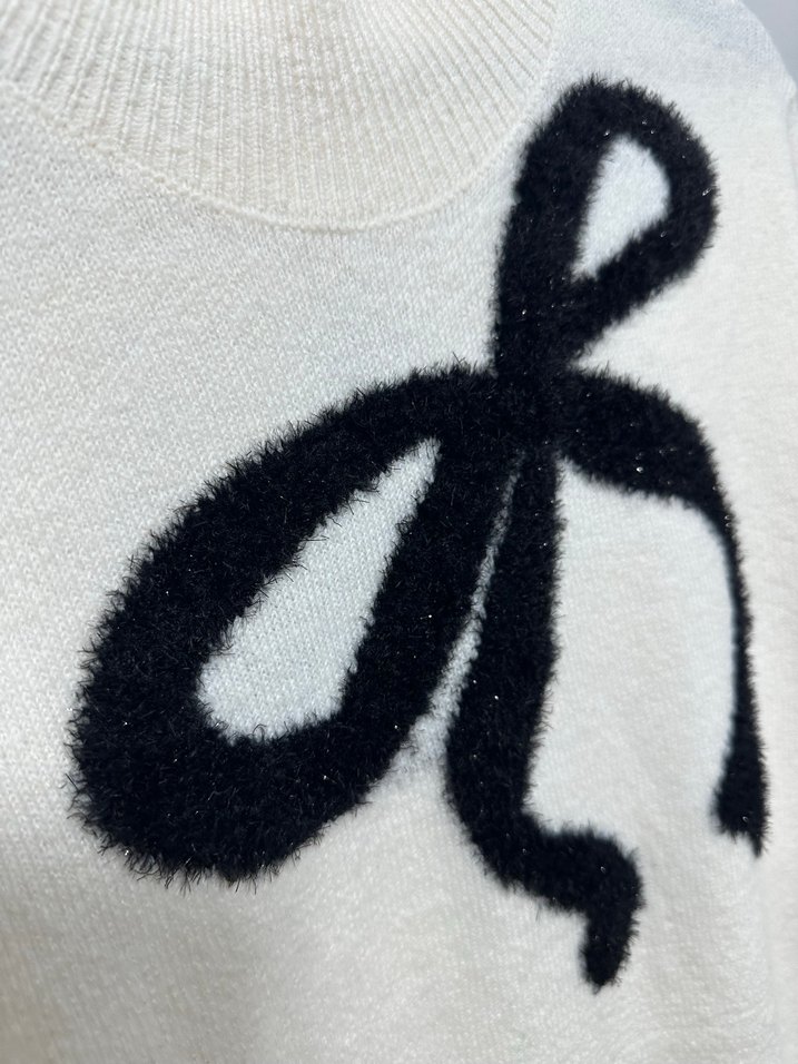 Nakış Detaylı Beyaz Tunik Kazak - Görsel 3