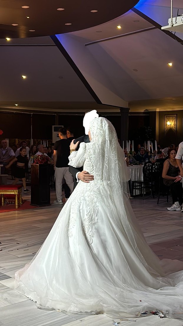 Beyaz Şeffaf Uzun Kollu Tesettür düğün Elbisesi - Görsel 2