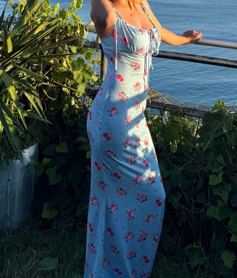 Mavi Çiçek Desenli Uzun Kadın Elbise - Görsel 2
