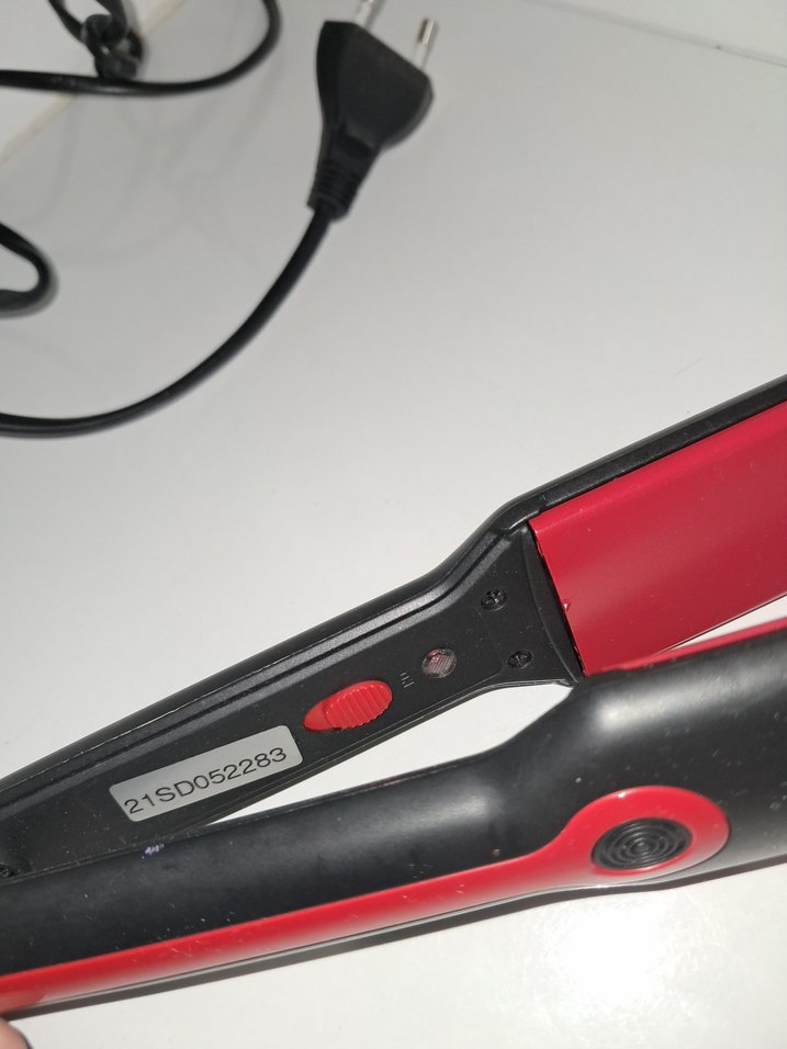 Kırmızı Saç Düzleştirici - Görsel 2