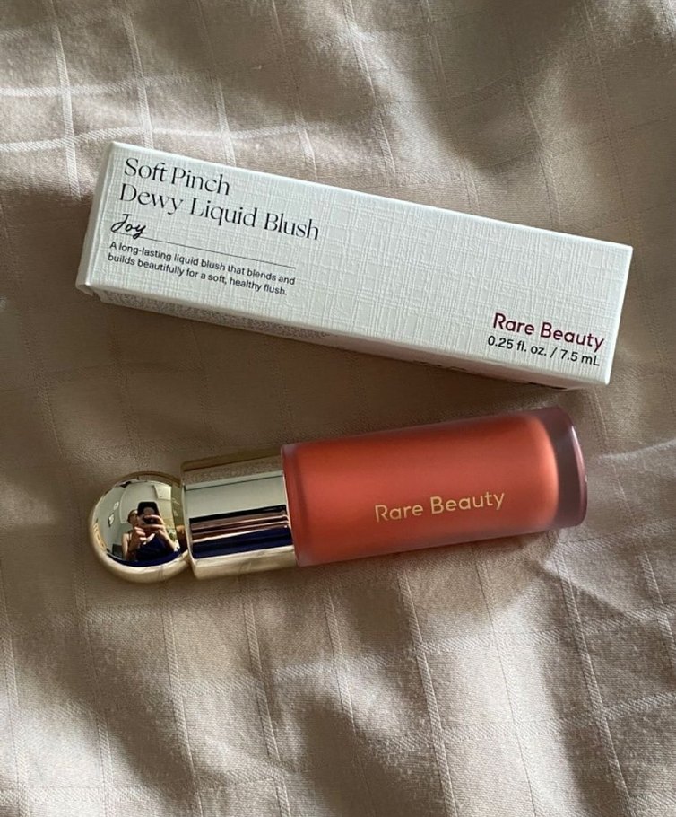 Rare Beauty Sıvı Allık Soft Pinch Koyu Kırmızı - Görsel 3